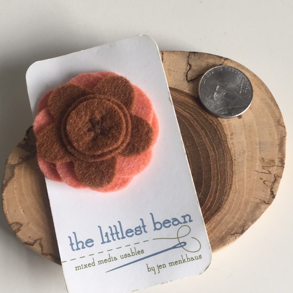 🌙 Flower pin